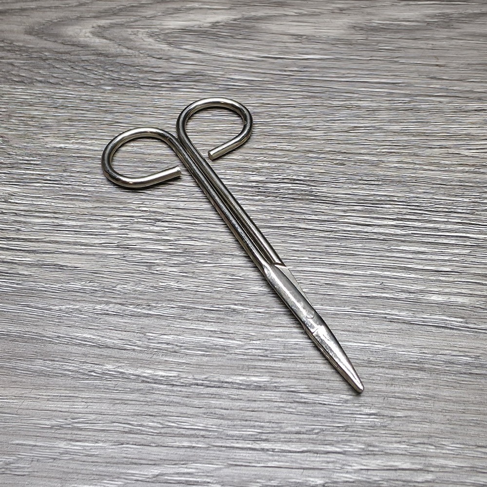 Vintage Small Metal Scissors Taiwan Silver Tone Fishing First Aid Sewing 4.5"